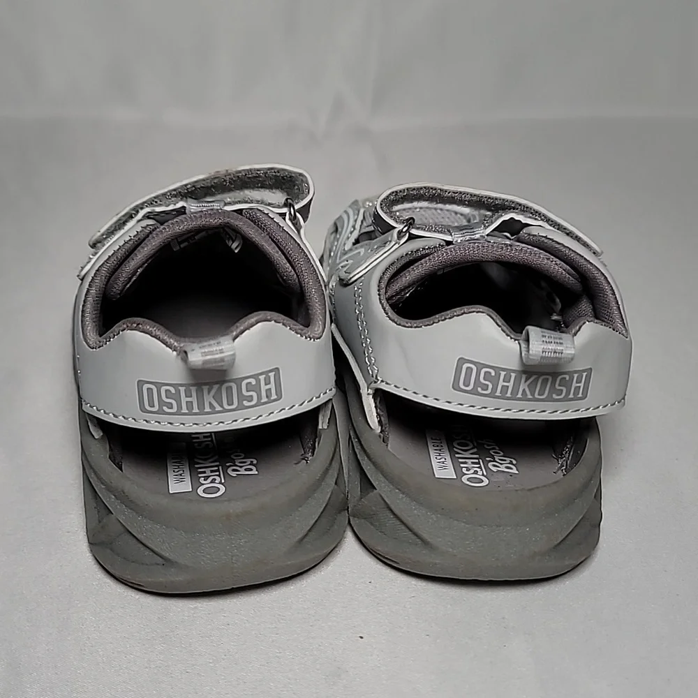 💦Grey oshkosh sandals